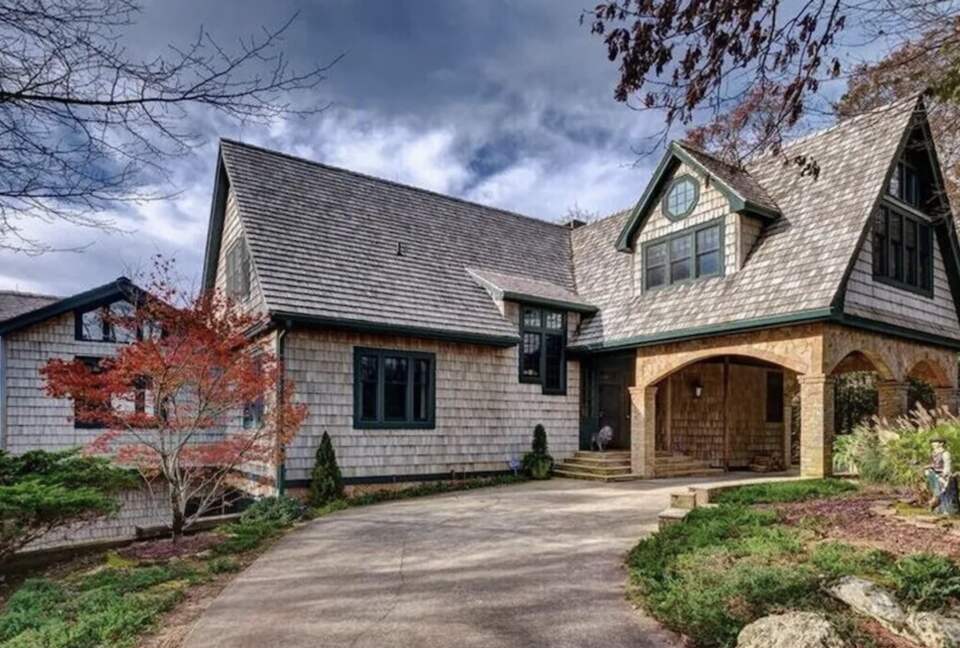 Highlands Home with Stunning Blue Valley Views - Highlands, North Carolina
