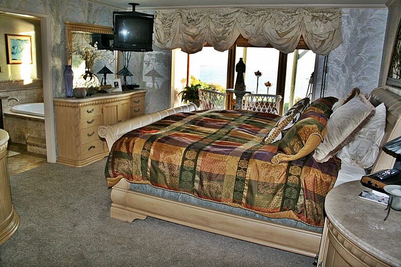 Gateway to Napa Valley With A Billion Dollar View Villa - Vallejo, California