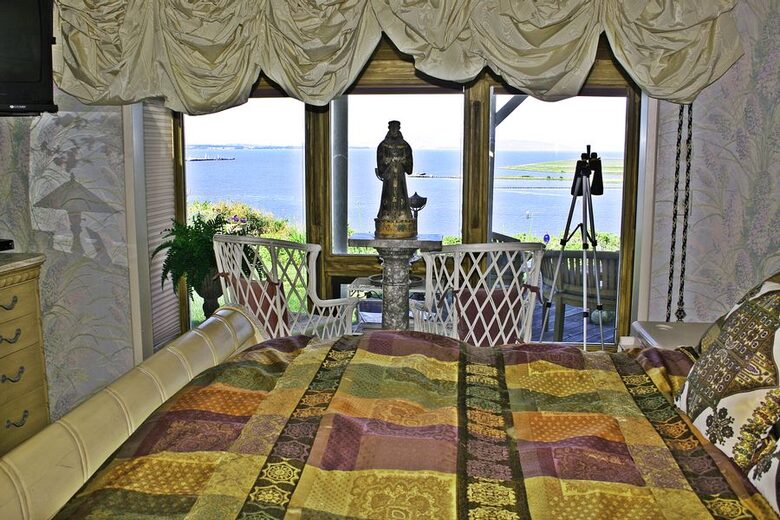 Gateway to Napa Valley With A Billion Dollar View Villa - Vallejo, California