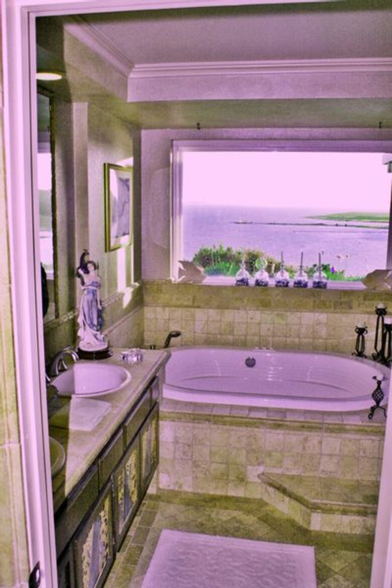 Gateway to Napa Valley With A Billion Dollar View Villa - Vallejo, California