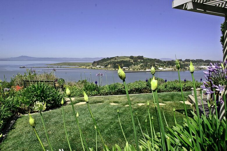 Gateway to Napa Valley With A Billion Dollar View Villa - Vallejo, California