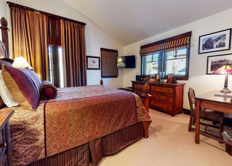 Juniper Springs Retreat - Mammoth Lakes, California
