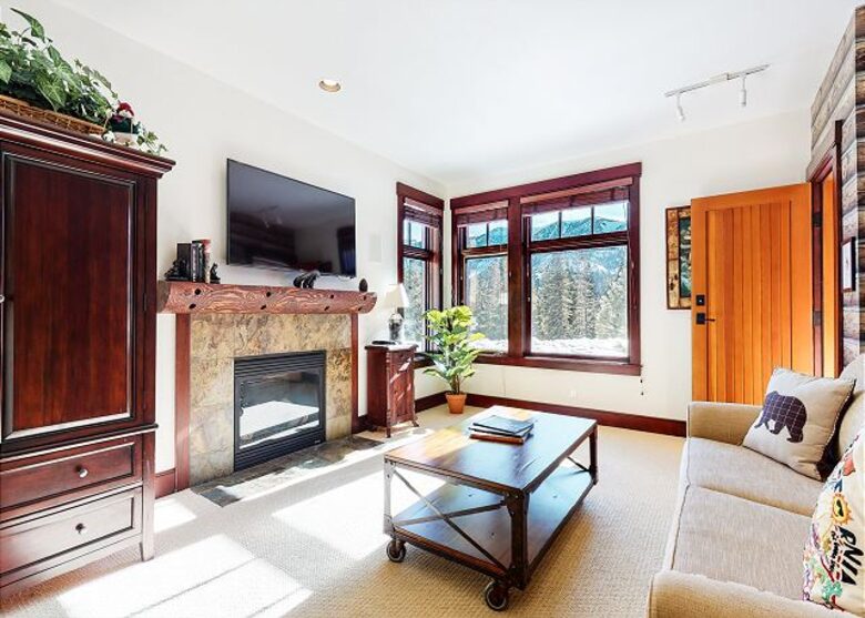 Juniper Springs Retreat - Mammoth Lakes, California