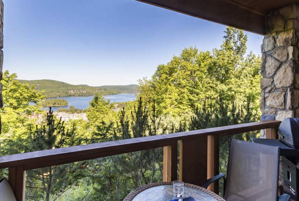 Luxurious Ski In Ski Out 2 Bedroom Equinoxe Tremblant - Mont-Tremblant, Canada