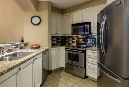 Luxurious Ski In Ski Out 2 Bedroom Equinoxe Tremblant - Mont-Tremblant, Canada