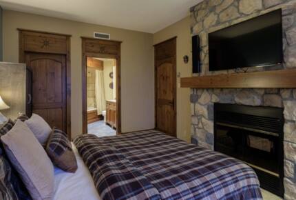 Luxurious Ski In Ski Out 2 Bedroom Equinoxe Tremblant - Mont-Tremblant, Canada