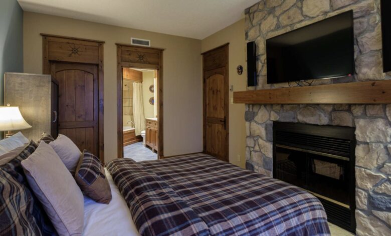 Luxurious Ski In Ski Out 2 Bedroom Equinoxe Tremblant - Mont-Tremblant, Canada