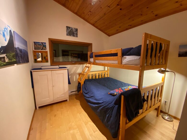 Bunk bedroom