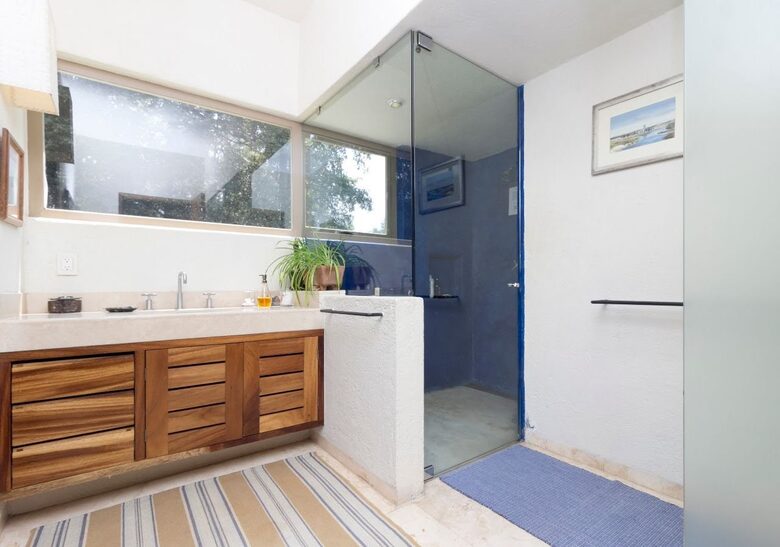 full bathroom