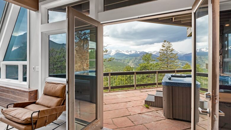 Breathtaking Luxury Mountain Retreat - Estes Park, Colorado