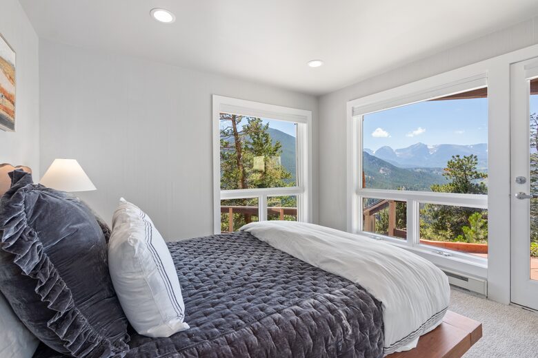 Breathtaking Luxury Mountain Retreat - Estes Park, Colorado