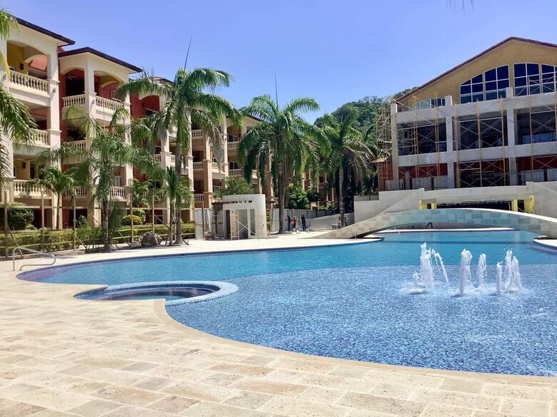 Infinity Bay Spa and Beach Resort, West Bay Beach - Roatan, Honduras - Infinity Bay Resort, Honduras