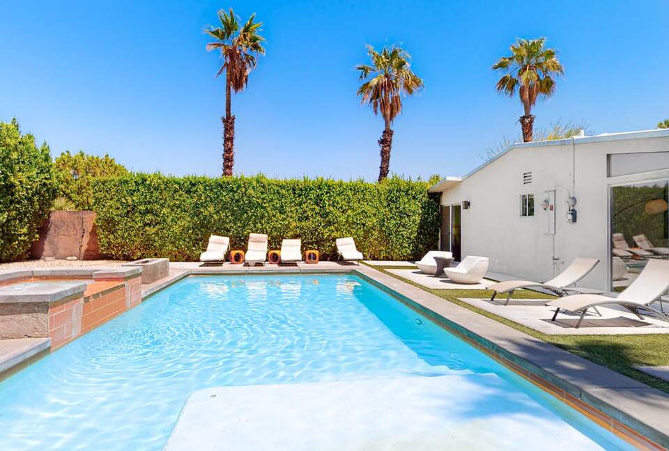 Midcentury Modern Escape - Palm Springs, California