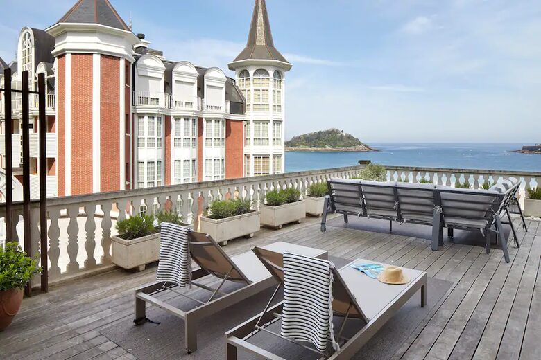 Miraconcha Shores Beachfront in San Sebastián (1 block from Nobu Hotel) - Donostia-San Sebastian, Spain
