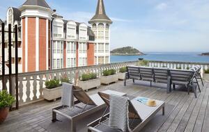 Miraconcha Shores Beachfront in San Sebastián (1 block from Nobu Hotel) - Donostia-San Sebastian, Spain