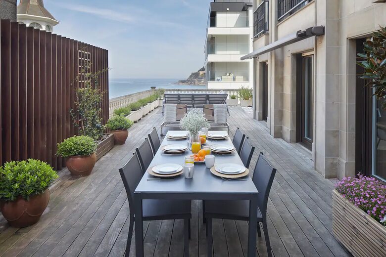 Miraconcha Shores Beachfront in San Sebastián (1 block from Nobu Hotel) - Donostia-San Sebastian, Spain