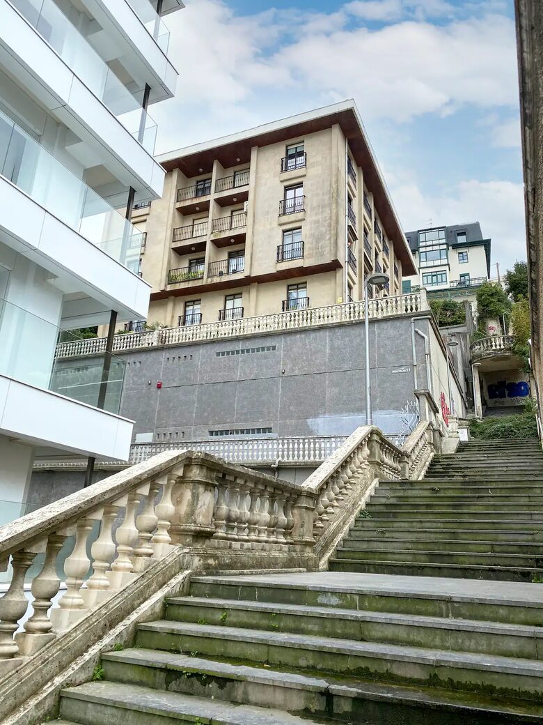 Miraconcha Shores Beachfront in San Sebastián (1 block from Nobu Hotel) - Donostia-San Sebastian, Spain