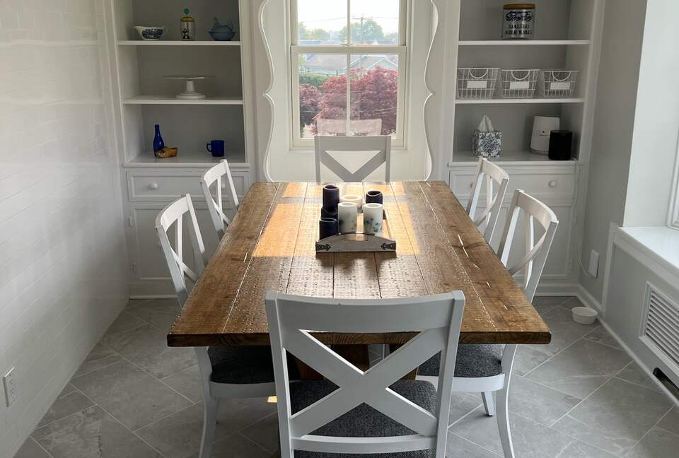 Large Family House with Pool and Water Views - Milford, Connecticut