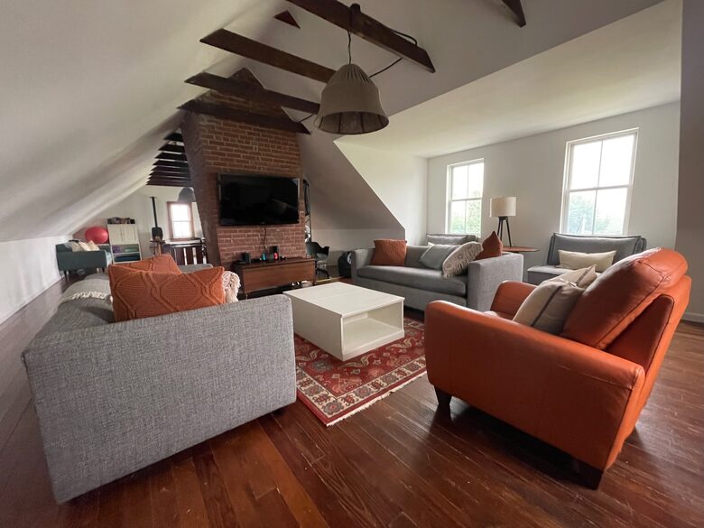 Large Family House with Pool and Water Views - Milford, Connecticut