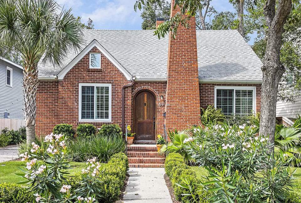 Luxe Downtown Oasis with Pool & Outdoor Living Room - Charleston, South Carolina