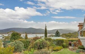 The Lake House - Kalkite, Australia