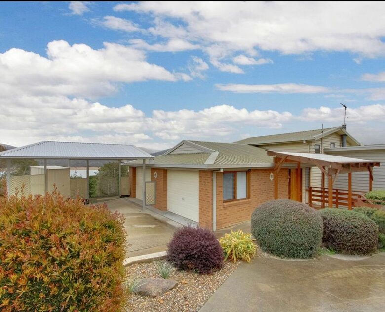 The Lake House - Kalkite, Australia