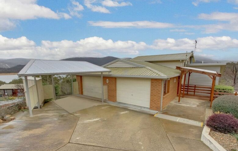 The Lake House - Kalkite, Australia