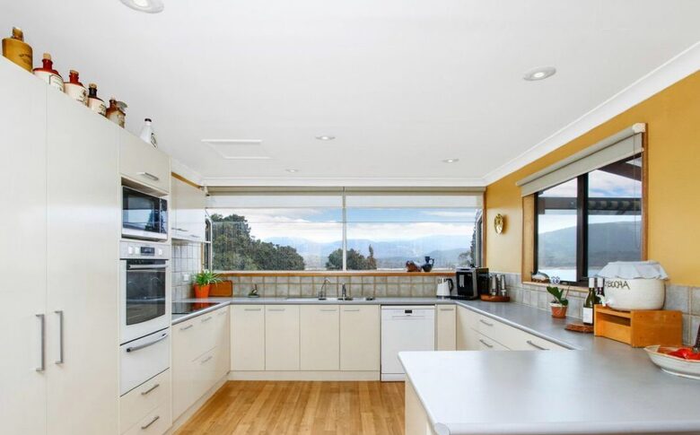 The Lake House - Kalkite, Australia