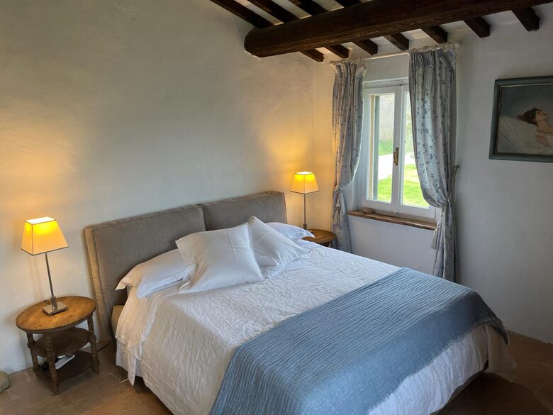 Queen bedroom with ensuite bathroom
