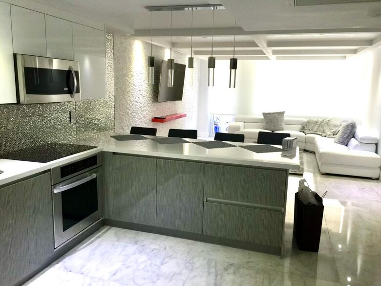 Modern Beach Apartment - Miami Beach, Florida