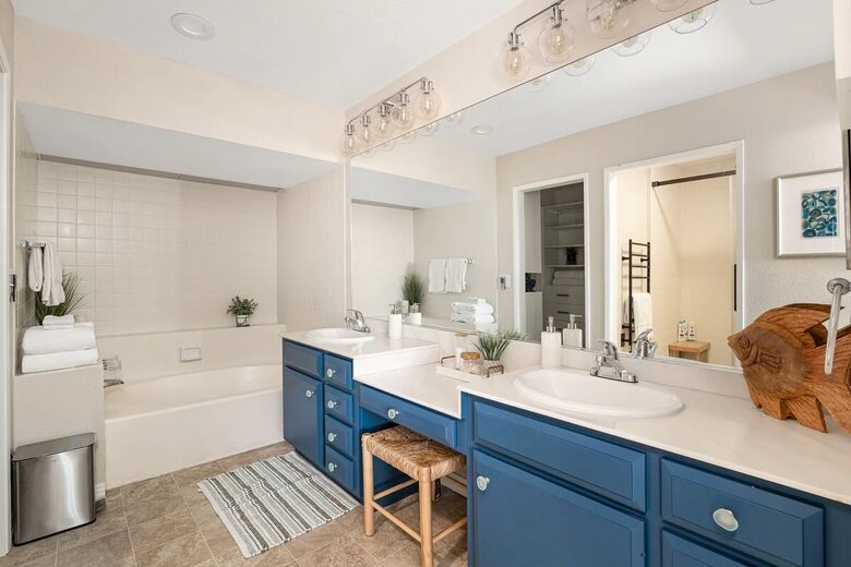 Solana Beach Dream with Ocean Views & Steps to the Beach - Solana Beach, California