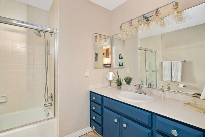 Solana Beach Dream with Ocean Views & Steps to the Beach - Solana Beach, California