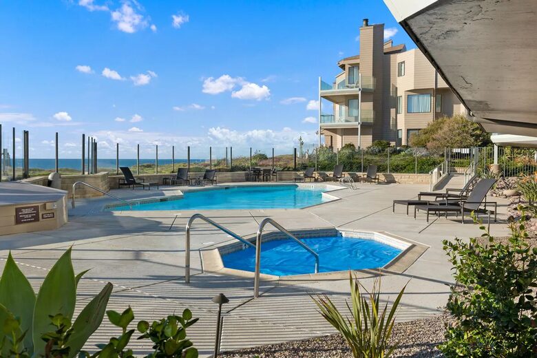 Solana Beach Dream with Ocean Views & Steps to the Beach - Solana Beach, California