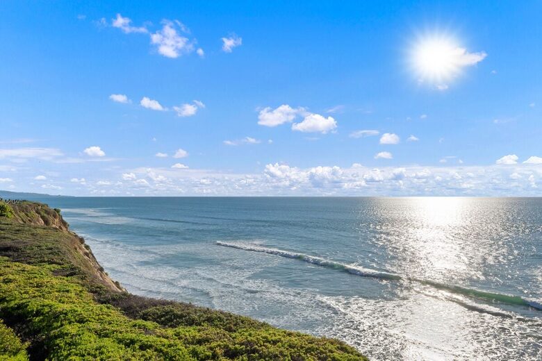 Solana Beach Dream with Ocean Views & Steps to the Beach - Solana Beach, California