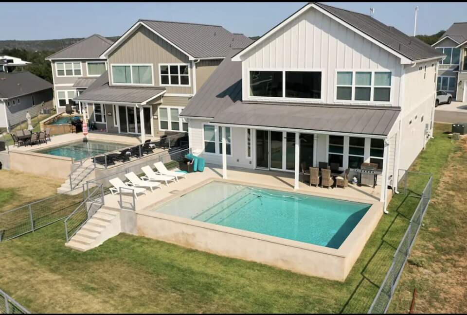 Lake View Oasis: Modern Farmhouse with Private Pool - Kingsland, Texas
