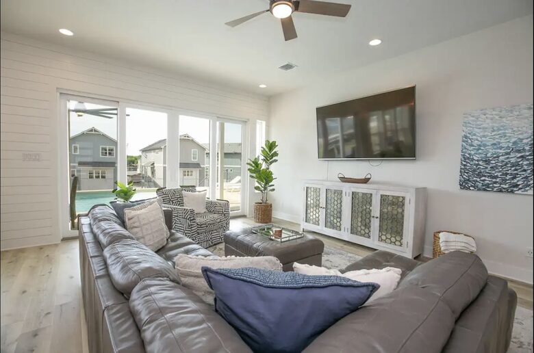 Lake View Oasis: Modern Farmhouse with Private Pool - Kingsland, Texas