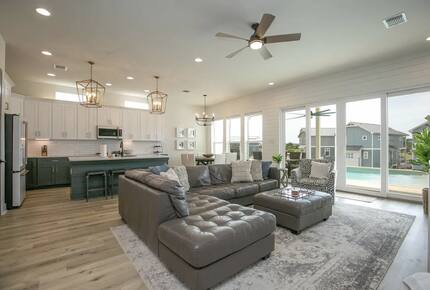 Lake View Oasis: Modern Farmhouse with Private Pool - Kingsland, Texas