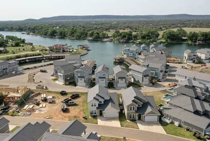 Lake View Oasis: Modern Farmhouse with Private Pool - Kingsland, Texas