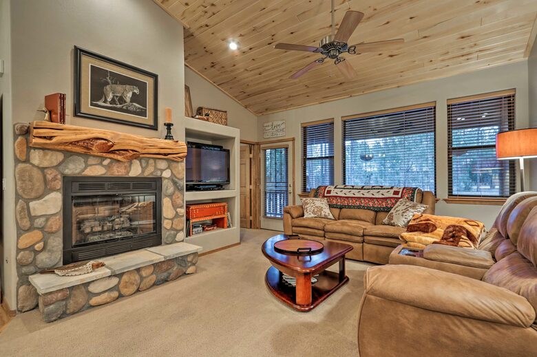 White Mountains Cabin with Fireplace and Deck at Torreon Golf Club - Show Low, Arizona