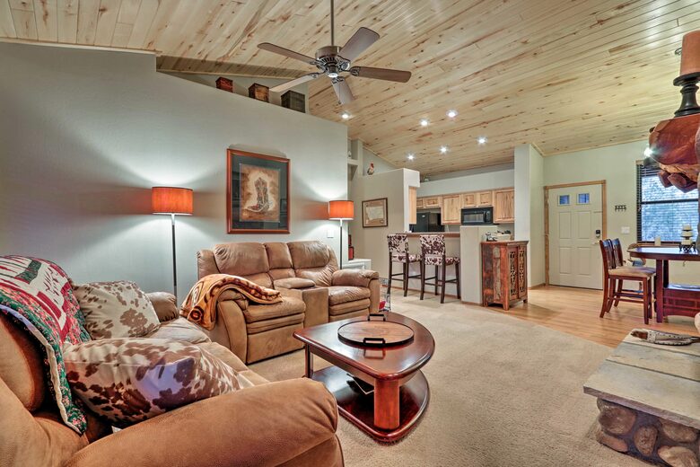 White Mountains Cabin with Fireplace and Deck at Torreon Golf Club - Show Low, Arizona