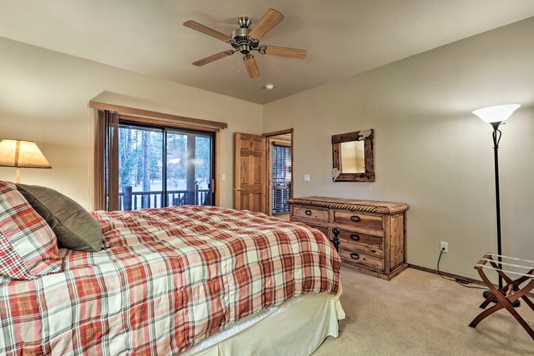 White Mountains Cabin with Fireplace and Deck at Torreon Golf Club - Show Low, Arizona