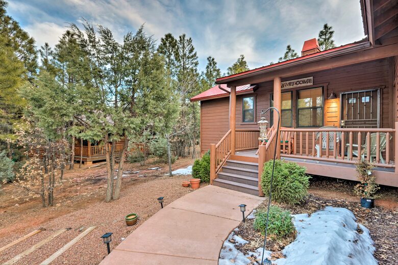 White Mountains Cabin with Fireplace and Deck at Torreon Golf Club - Show Low, Arizona