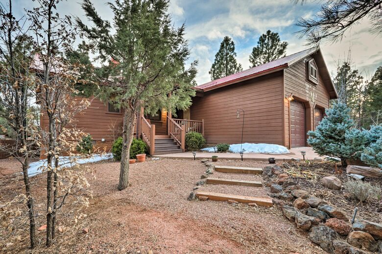 White Mountains Cabin with Fireplace and Deck at Torreon Golf Club - Show Low, Arizona