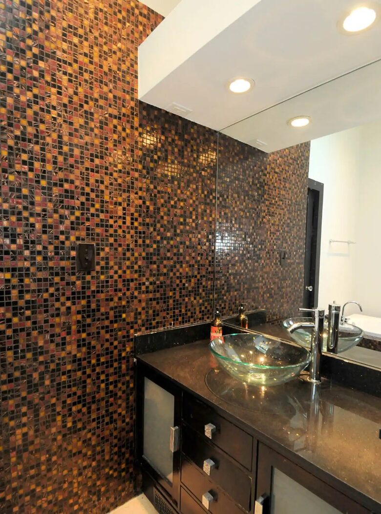 Full bathroom 3