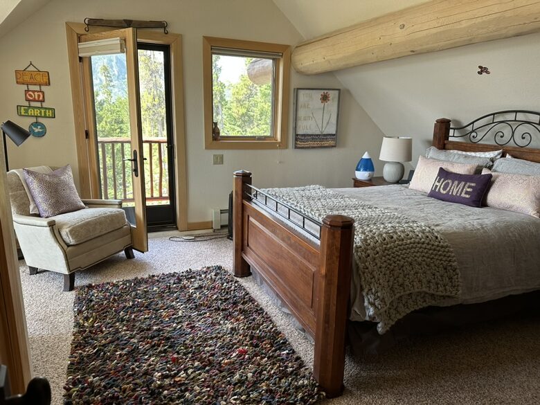 Upper level queen + twin bedroom