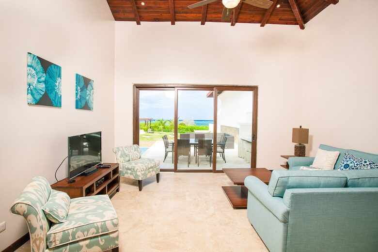 Pristine Bay Beach Villa 104 - Roatan, Honduras