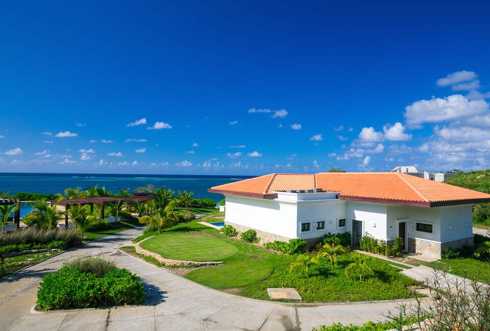 Pristine Bay Beach Villa 104 - Roatan, Honduras