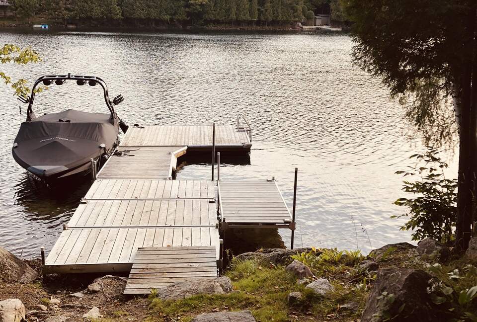 Rustic Cabin on the Lake - Mont-Tremblant, Canada
