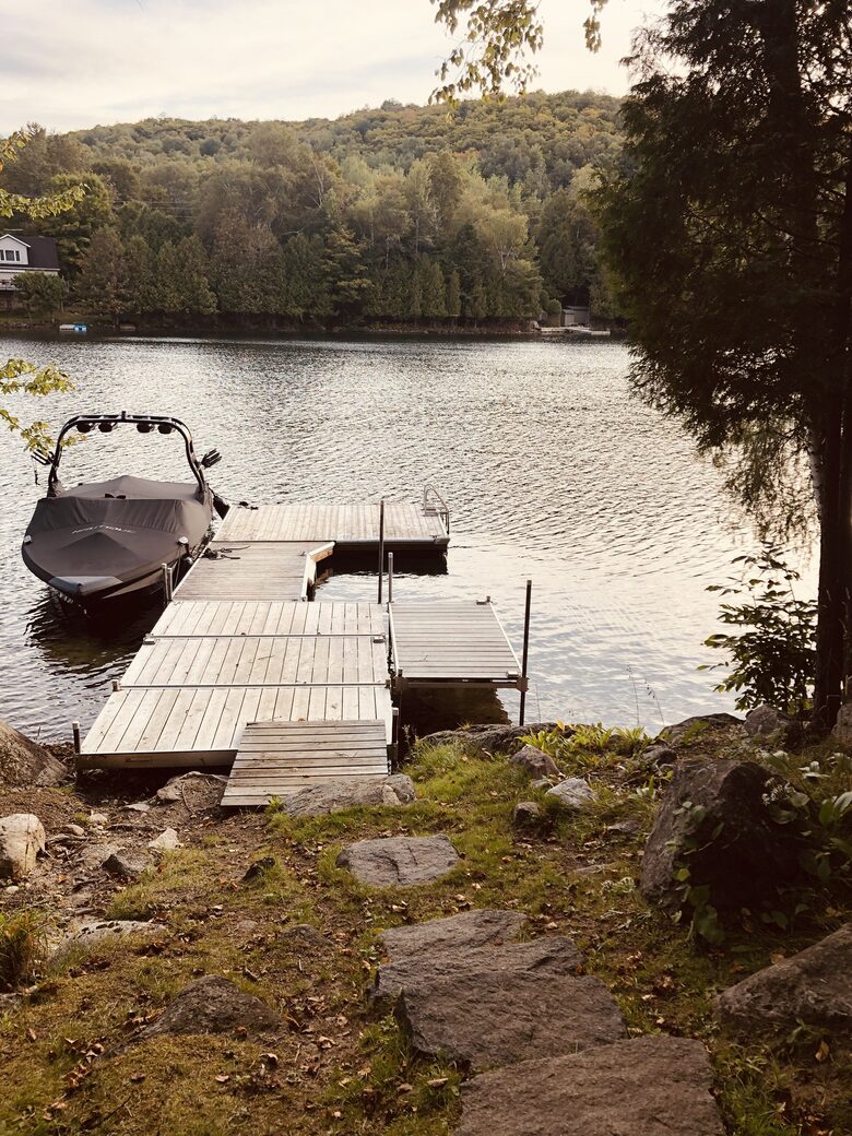 Rustic Cabin on the Lake - Mont-Tremblant, Canada