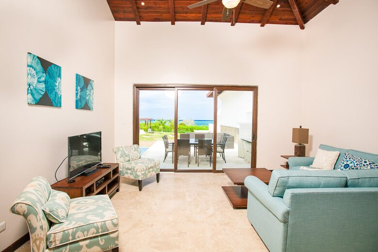 Pristine Bay Beach Villa 104 - Roatan, Honduras